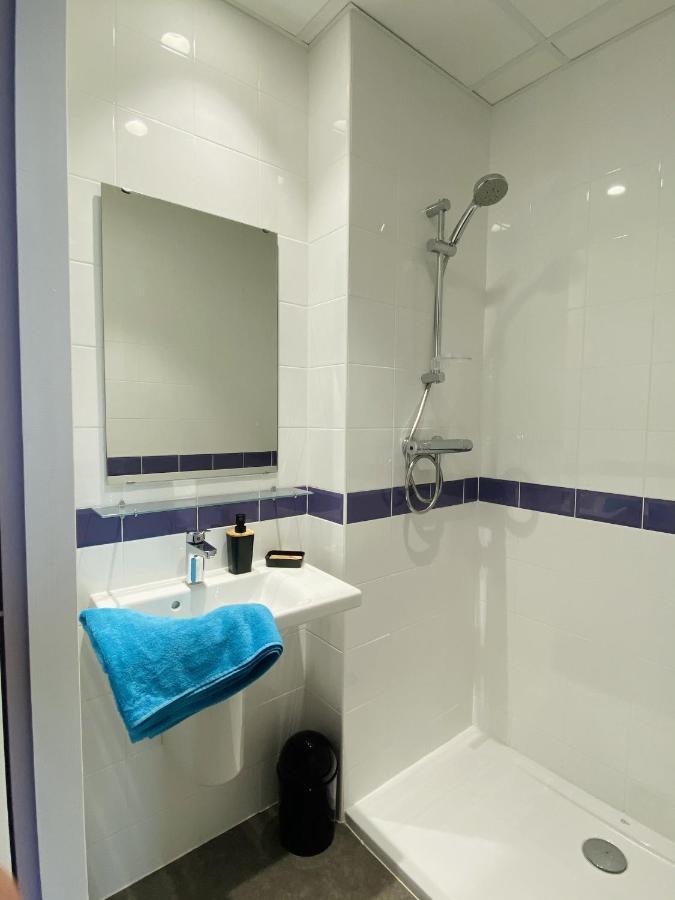 Lit dans Dortoir pour Femmes de 6 Lits